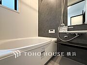 すっきりとした清潔感が感じられ、心身をリフレッシュできる寛ぎを深めてくれるスペースです。