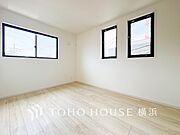 心地よい光と風があふれています。プライベートな自分時間を快適に過ごせるお部屋。