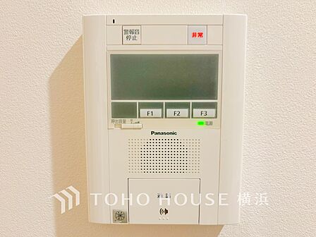 誰が来てもわかる様にモニター付きインターホンを設置。快適と安らぎを合わせた優しい設計。