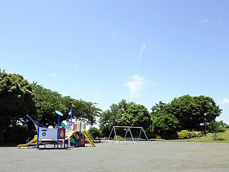 唐沢公園 550m 広々としていて、ランドマークタワーやマリンタワー、ベイブリッジなどを望めます。