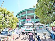 マルエツ 川崎宮前店　1200m　朝10時から夜11時まで営業。ホームセンターの「ビバホーム川崎宮前店」が併設しています。 