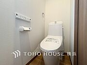 多機能型の温水洗浄付きトイレを標準設置しています。