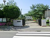 鎌倉市立大船中学校　260m　徒歩4分。部活などで帰りが遅くなっても安心の距離です。 