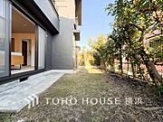 ガーデニングで色とりどりの草花を綺麗に飾ればより一層華やかな空間になります。