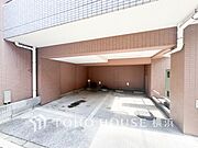 敷地内駐車場（空き状況はお問い合わせください）。
