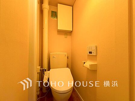 清潔感溢れるトイレ。落ち着いた空間で安らぎのひとときをお過ごしいただけます。