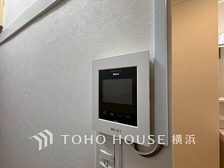 誰が来てもわかる様にモニター付きインターホンを設置。快適と安らぎを合わせた優しい設計。