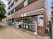 セブンイレブン横浜三ツ沢下町店　120m　24時間営業。近くにあるとちょっとした買い物にも便利ですね。 