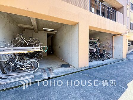 敷地内駐輪場完備。