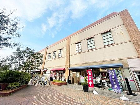 CIAL桜木町 350m 飲食店をはじめ、新鮮な食料品、お惣菜なども揃えられ、日常的なお買い物にもとっても便利。