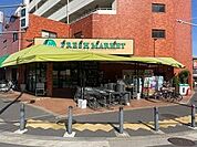 トップフレッシュマーケット岸根店　1200m　毎日の食卓を彩る食料品が揃うスーパー。便利なお買い物宅配サービスもございます。 