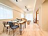 リビング/ダイニング：家族と過ごす時間を大切にしたい方にぴったりの明るくゆとりある住空間です。