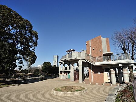 野毛山公園 550m 展望台からは横浜のシンボル・ランドマークタワーをはじめ、みなとみらい方面の絶景を一望できます!