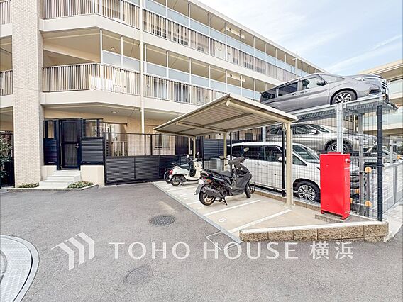 屋根付きの駐輪...