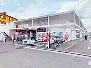 西友能見台店　650m　食品から衣料品・日用品まで揃っています。24時間営業が嬉しい、いざというときにも安心です。 