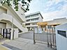 周辺：横浜市立高舟台小学校　900m　徒歩12分。小学校が近いのは子育てファミリーにもおすすめのポイント。 