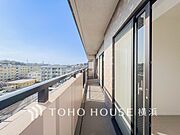 太陽の恵みをたっぷりと受けて、洗濯物も気持ちよく干せそうです。