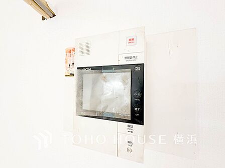 誰が来てもわかる様にモニター付きインターホンを設置。快適と安らぎを合わせた優しい設計。 