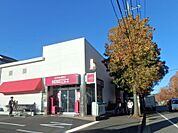 成城石井美しが丘店　1400m　直輸入ワイン、チーズ、自家製惣菜、生鮮食品、輸入菓子など、選りすぐられた食品を取り揃えたスーパー。 