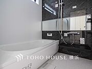 一日の疲れが癒される優雅な時間を堪能できるゆとりあるバスルームです。