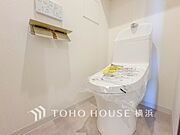 清潔感溢れるトイレ。落ち着いた空間で安らぎのひとときをお過ごしいただけます。