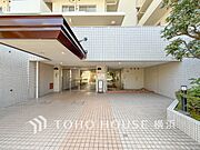 デザイン性の高いエントランスは、住む方のプライドを満たすクオリティ。