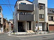 雨や紫外線から大切な愛車を守る、ビルトインガレージはセキュリティ面も安心です。