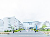 国家公務員共済組合連合会横浜栄共済病院　1400m　地域の皆様の健康を支える病院として、安全で安心できる医療の提供に努めています。 