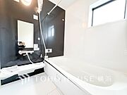 一日の疲れが癒される優雅な時間を堪能できるゆとりあるバスルームです。