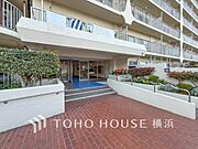 デザイン性の高いエントランスは、住む方のプライドを満たすクオリティ。