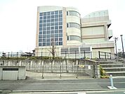 横浜市立東山田小学校　350m　徒歩5分。小学校が近いのは子育てファミリーにもおすすめのポイント。 