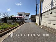 子育て環境、生活利便に優れた住環境に立地し、ゆとりある生活が送れます。（2026年4月撮影）