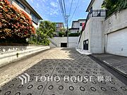 子育て環境、生活利便に優れた住環境に立地し、ゆとりある生活が送れます。