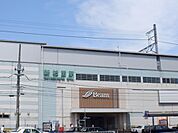 ＪＲ根岸線「新杉田」駅　640m　ターミナル「横浜」駅へ約18分。市内はもちろん都心の駅へダイレクトアクセス可能で通勤に便利です。 