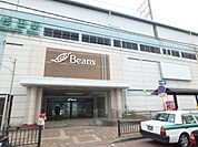 ビーンズ新杉田　700m　新杉田駅直結のショッピングセンター。成城石井や各種お惣菜屋、ドラッグストアやユニクロなどが揃う。 