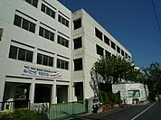 横浜市立蒔田中学校　500m　徒歩7分。部活などで帰りが遅くなっても安心の距離です。 