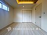 寝室：一日の疲れをいやしてくれる寝室。時を忘れて過ごす場所として過ごせるお部屋。