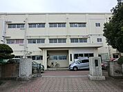 横浜市立中和田南小学校　1300m　徒歩17分。お友達との会話も弾む通学路。お子様のかけがえのない思い出に。 