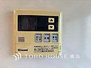 【オートバス】　湯温の設定から湯船の水量まで設定できる給湯設備。