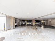 敷地内駐車場（空き状況はお問い合わせください）。