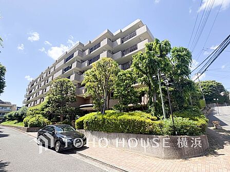 生活利便に優れた住環境に立地し、ゆとりある生活が送れます。