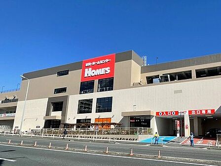 島忠ホームズ横浜鶴見店 500m 1.2階が家具・ホームセンターのホームズ、3階がスーパー三和です。無料の大型駐車場を完備。