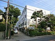 鎌倉病院　3100m　「笑顔と真心の奉仕、安心と信頼の医療」を基本理念としています。 