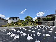 季節の移ろいを身近に感じる、自然豊かで閑静な住宅地で快適な毎日を。（2026年5月撮影）