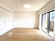 通風・採光にも優れ、心地よい光と風があふれています。プライベートな自分時間を快適に過ごせるお部屋。