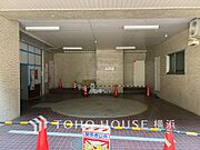 敷地内駐車場（空き状況はお問い合わせください）。