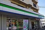 ファミリーマート 横浜権太坂店　450m　オリジナルブランド商品やホットスナック・コーヒーも人気です。 