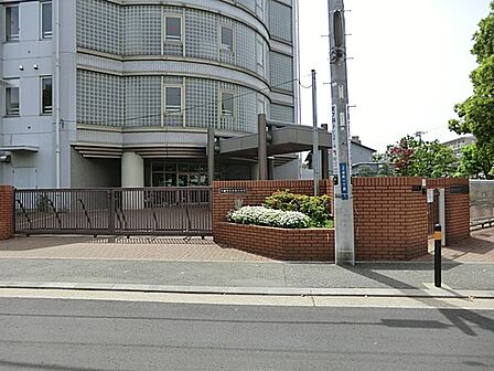 川崎市立京町小学校 1200m 徒歩15分。小学校が近いのは子育てファミリーにもおすすめのポイントです。