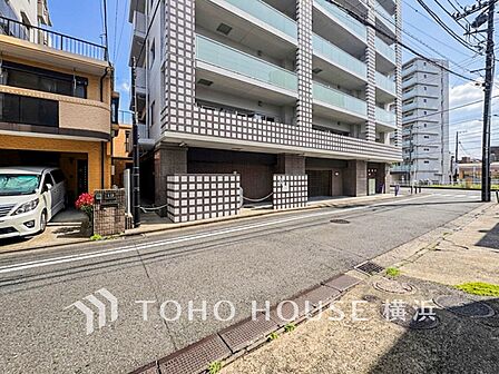 生活利便に優れた住環境に立地し、ゆとりある生活が送れます。