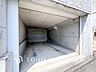 駐車場：雨や紫外線から大切な愛車を守る地下車庫はセキュリティ面も安心です。